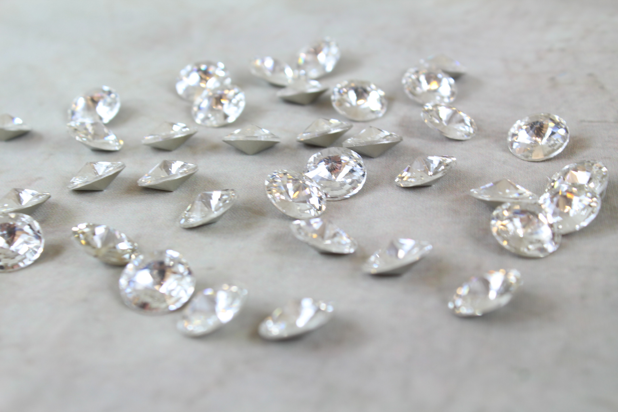 216 x 14mm Small Round Table Gems