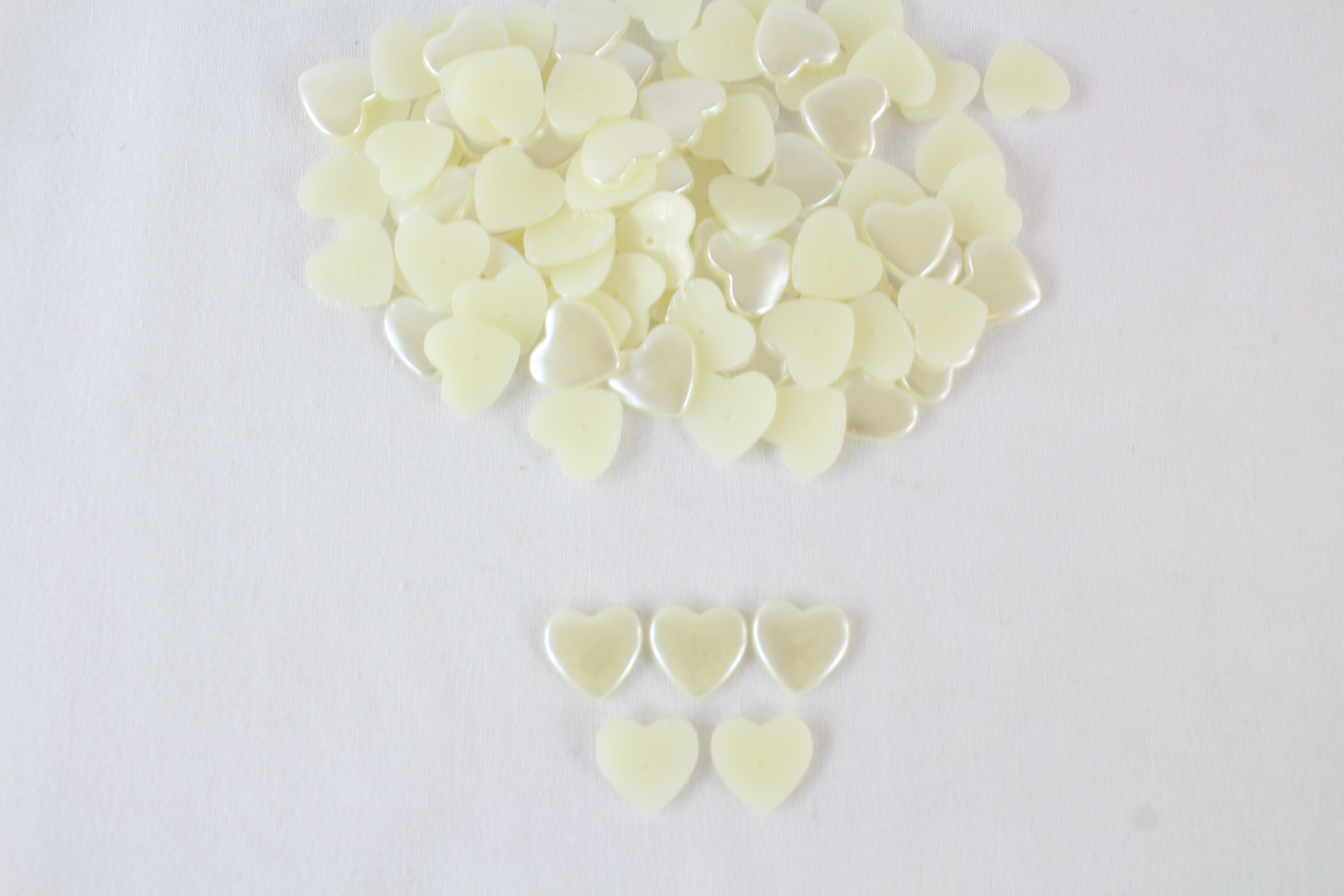 300 x 17mm Pearlised Scatter Hearts - BUY 3 PACKETS FOR THE PRICE OF 2!