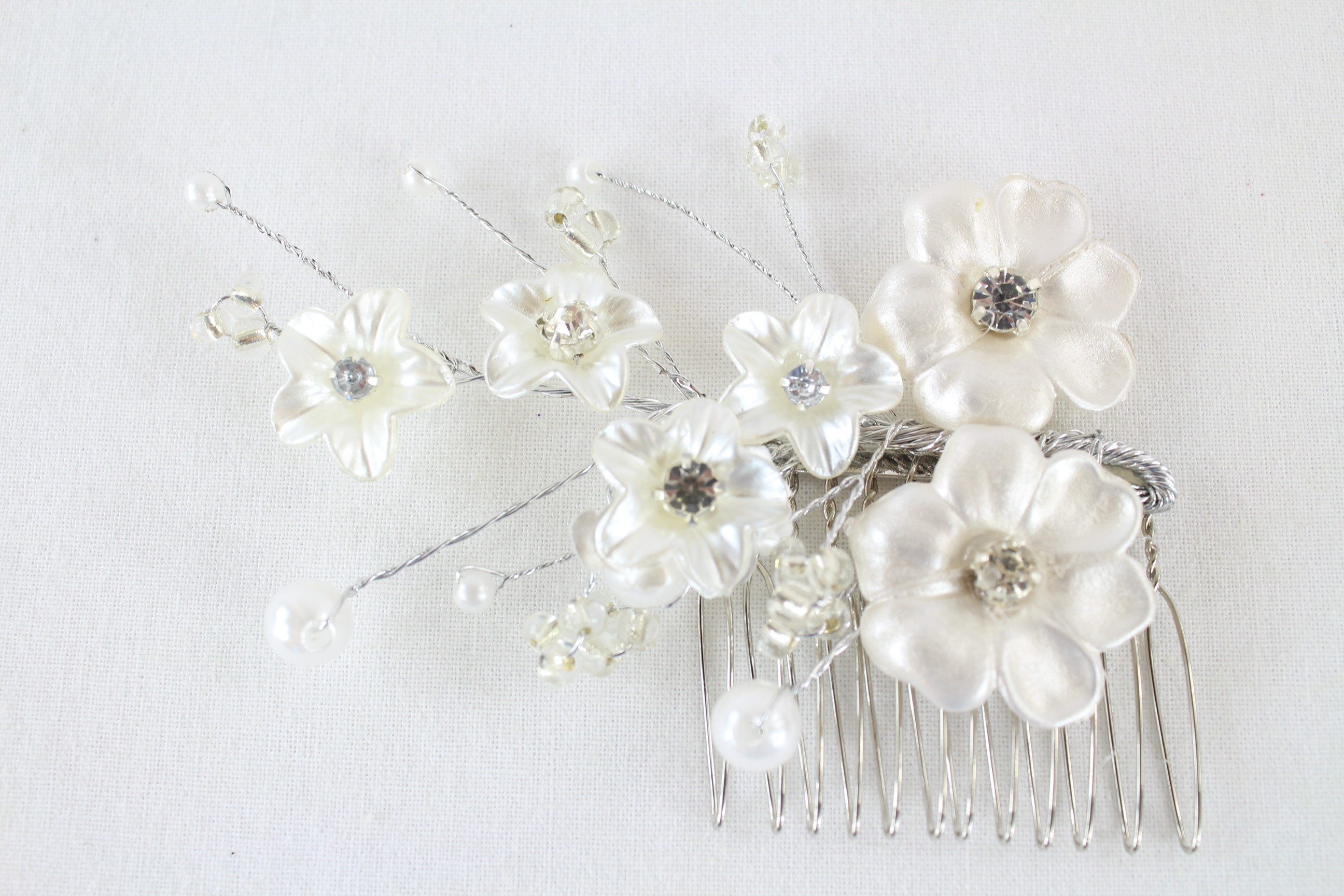 5 x Small Pearl & Rhinestone Flower Comb
