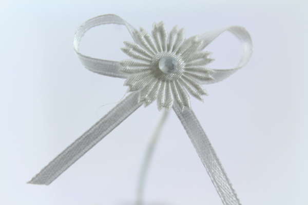 White #daisy bow perfect for all crafting needs